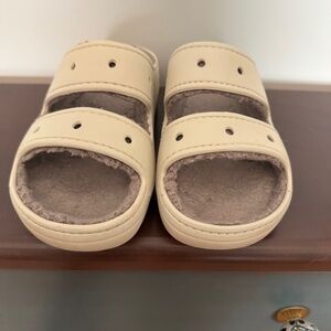 Ladies CROCS  cream color fleeced lined slippers size 10